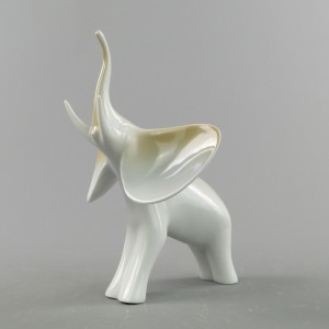 Figurka porcelanowa słonia,  Hollohaza, Węgry, lata 60.   