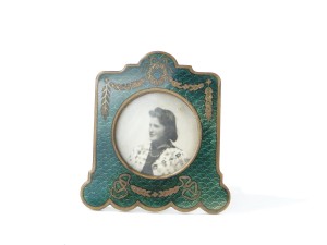 Miniaturowa ramka na zdjęcie dekorowana emalią