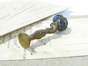 Unikatowy stempel gabinetowy w stylu Empire – Brąz złocony i kamienie szlachetne, XIX wiek